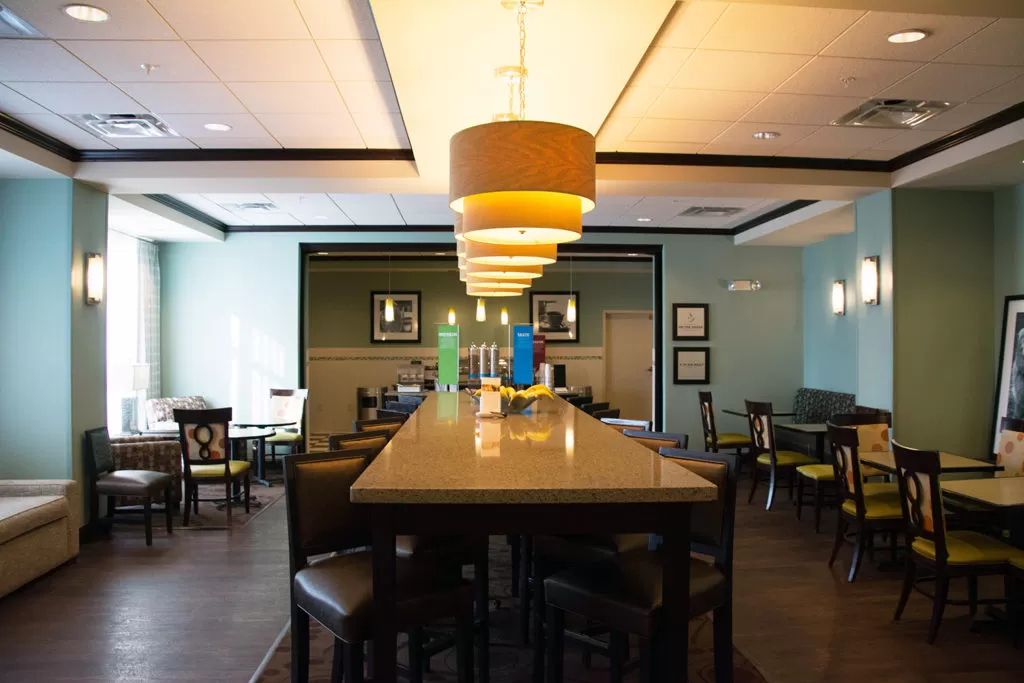 Breakfast-Area-Hampton-Inn-Shakopee-Minnesota-1024x683