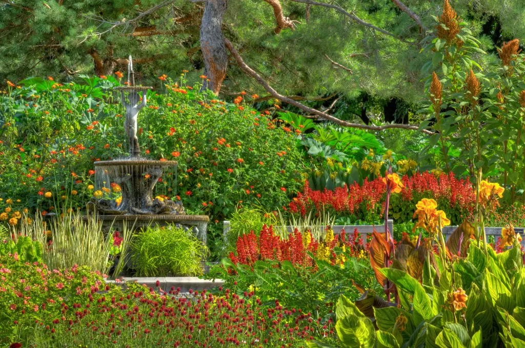 AnnualGarden-Summer2011DonOlson-2-1024x679