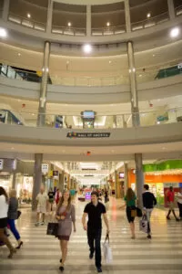 Samantha-Sommers-Rotunda-shoppers-682x1024